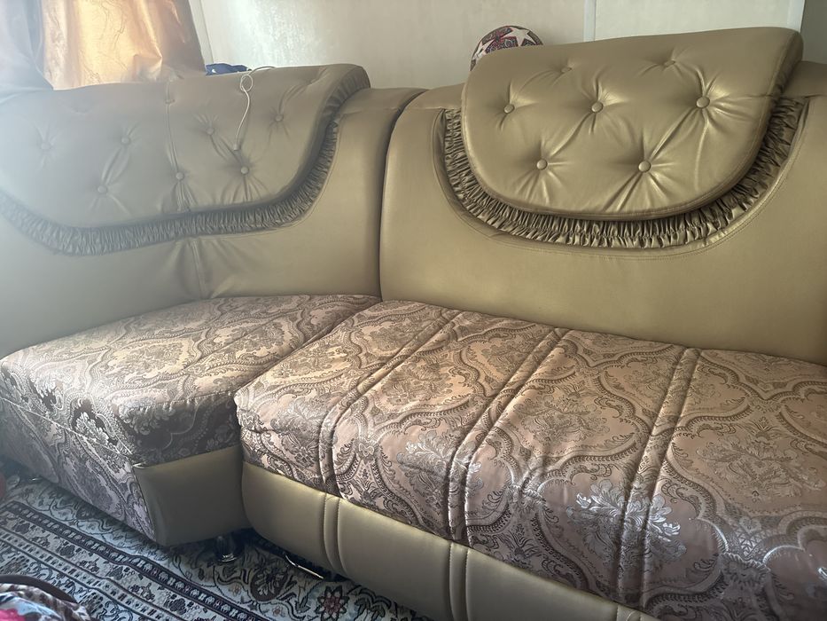 Диван почти новый
