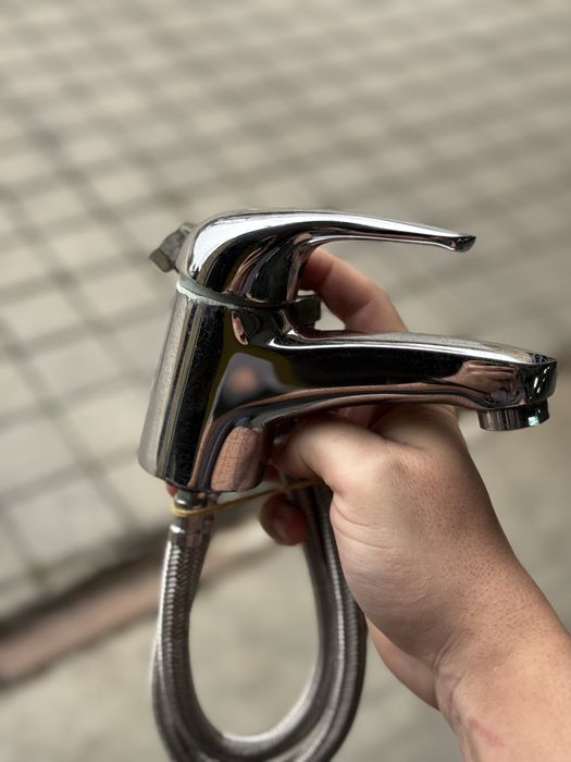 Душове за баня и смесители за мивки