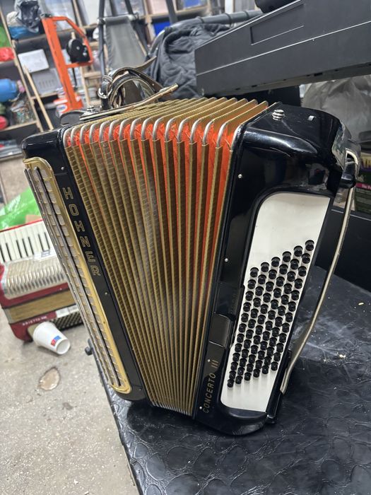 Acoedeon Hohner Concerto 3 cu 72 de basi