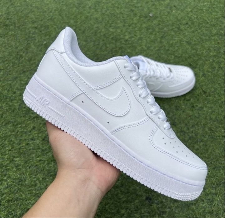 Air force culoarea alb