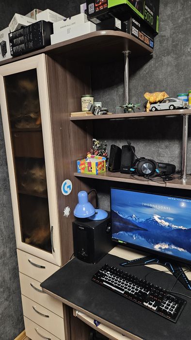 Компьютерный стол (без компьютера :D)