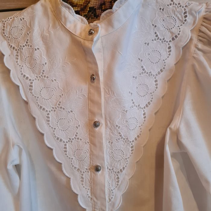 Vand poale pentru costum național