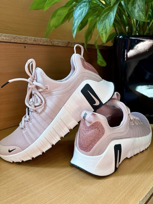 Женские кроссовки  NIKE ОРИГИНАЛ  39 размер