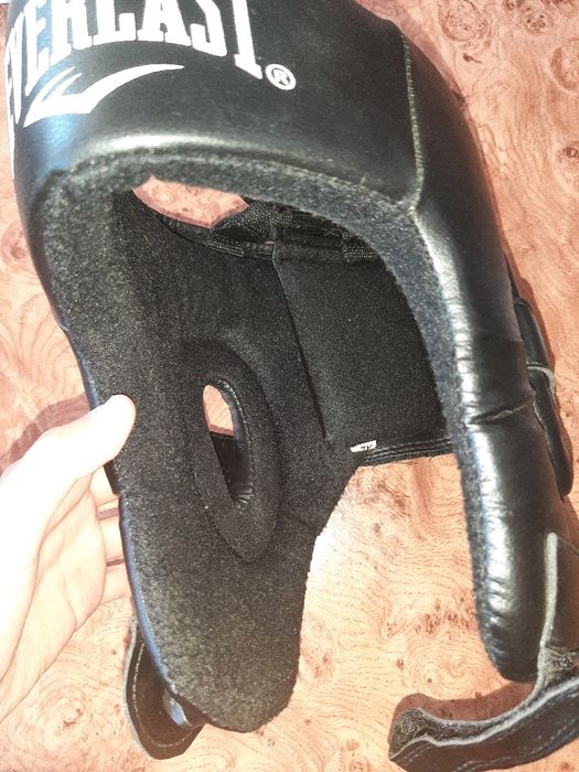 Боксерский шлем .