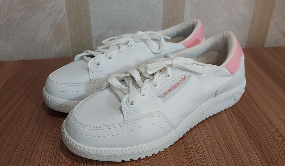 Новые кроссовки. 36 размер