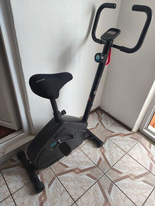 Vand bicicleta fitness noua