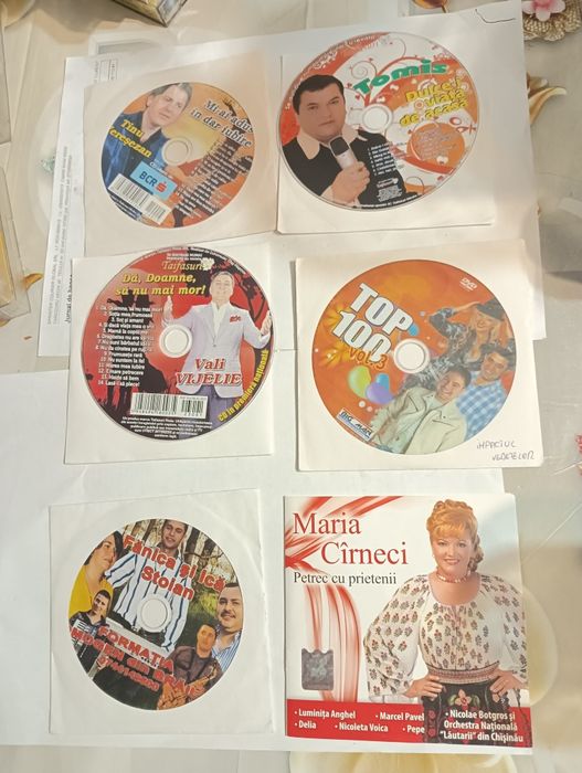 Casete și CD uri cu muzica!