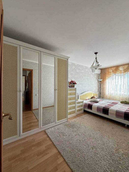 Продам 4 комн квартиру