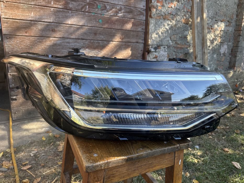 Far dreapta VW Tiguan 2021-2025 5NB941036G