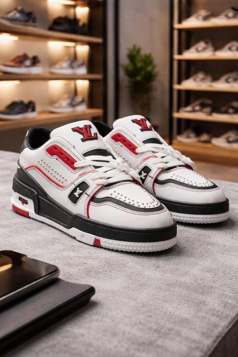 Adidasi Louis Vuitton