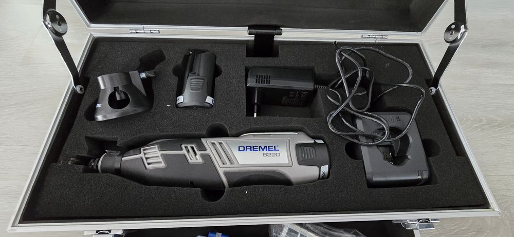 Dremel 8220_Unealta multifunctionala 12V, 2x2Ah