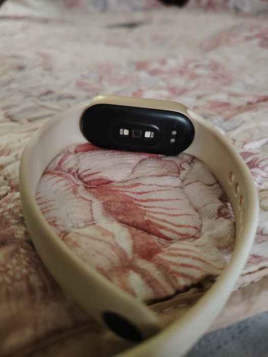 Продам смарт часы Mi band 9