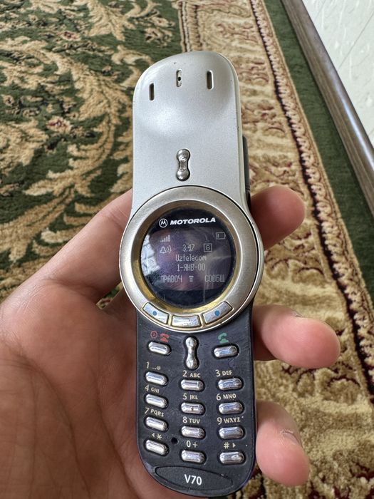Motorola V70 сотилади.