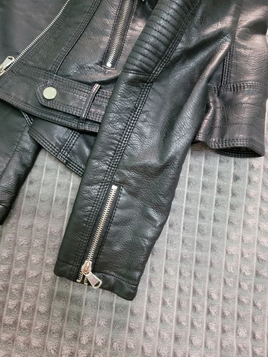 Продам кожанку 42 размер