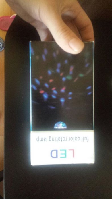 Vând bec led laser multicolor rotativ pe motoraș nou la cutie