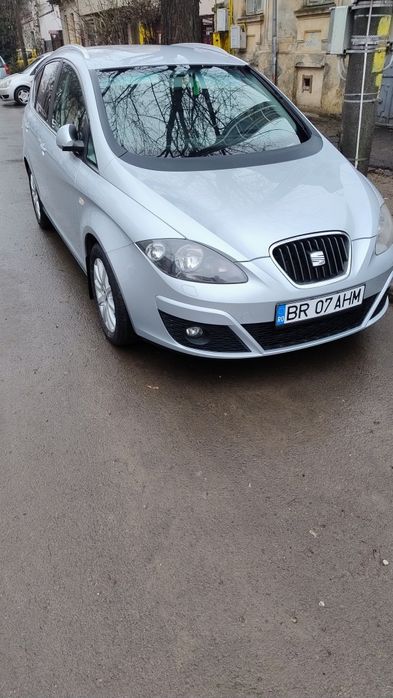 Vând sau schimb Seat altea xl cu Logan după 2013