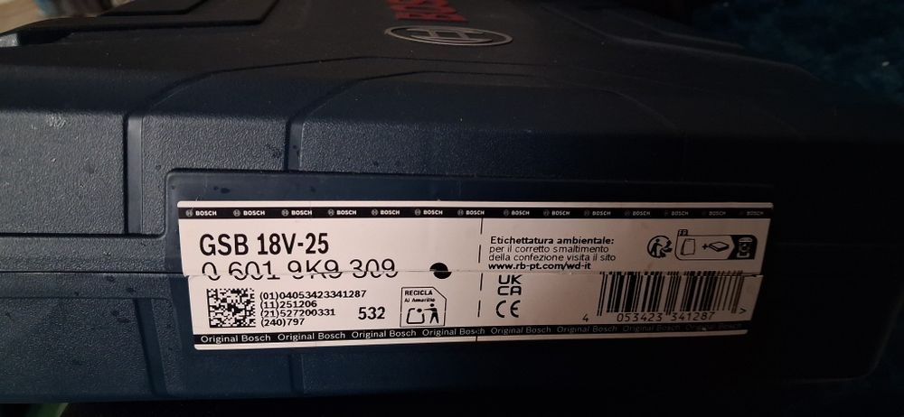 Vand bormașine si un set de chei