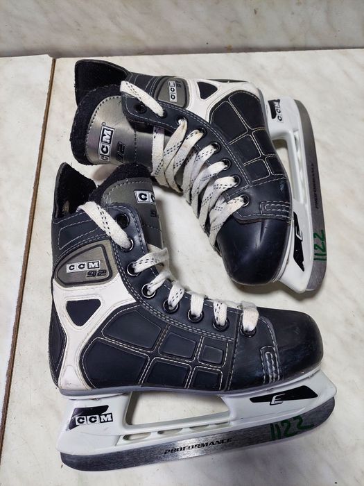 Patine 1122 hochei hockey CCM marime 31-32 (20,8  cm)