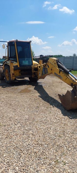 Vând buldoexcavator komatsu