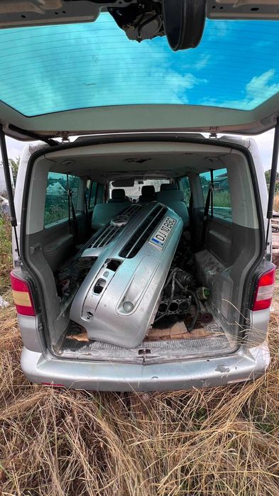 Vand VW Caravelle T5 pentru dezmembrari