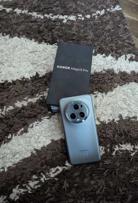 Honor Magic 5 Pro 512 cu 12 GB ram