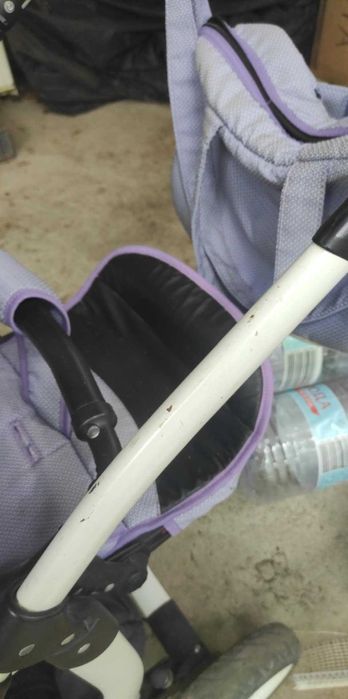 Бебешка количка в бяло и лилаво