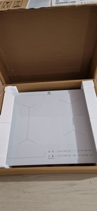 Plita incorporabila Electrolux EIV63440BW inductie, alba