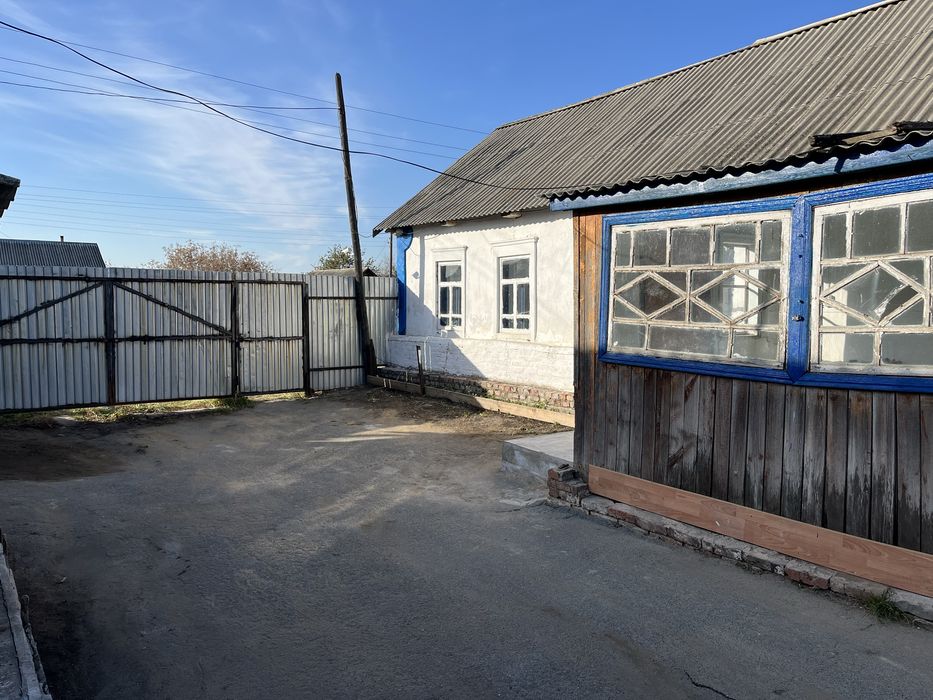 Продам дом в поселке Нечаевка паровое  отопление, с большим участком !