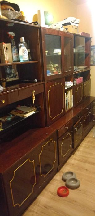 Vand biblioteca , 2 dulapuri haine si 2 canapele extensible