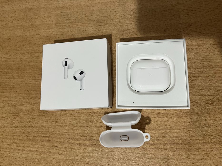 Продам наушники Airpods 3