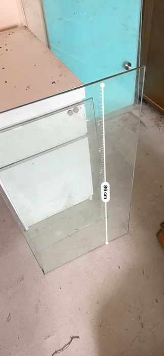 Стъкло от витрина / шкаф – стъклен панел, закалено, 86 × 44 см