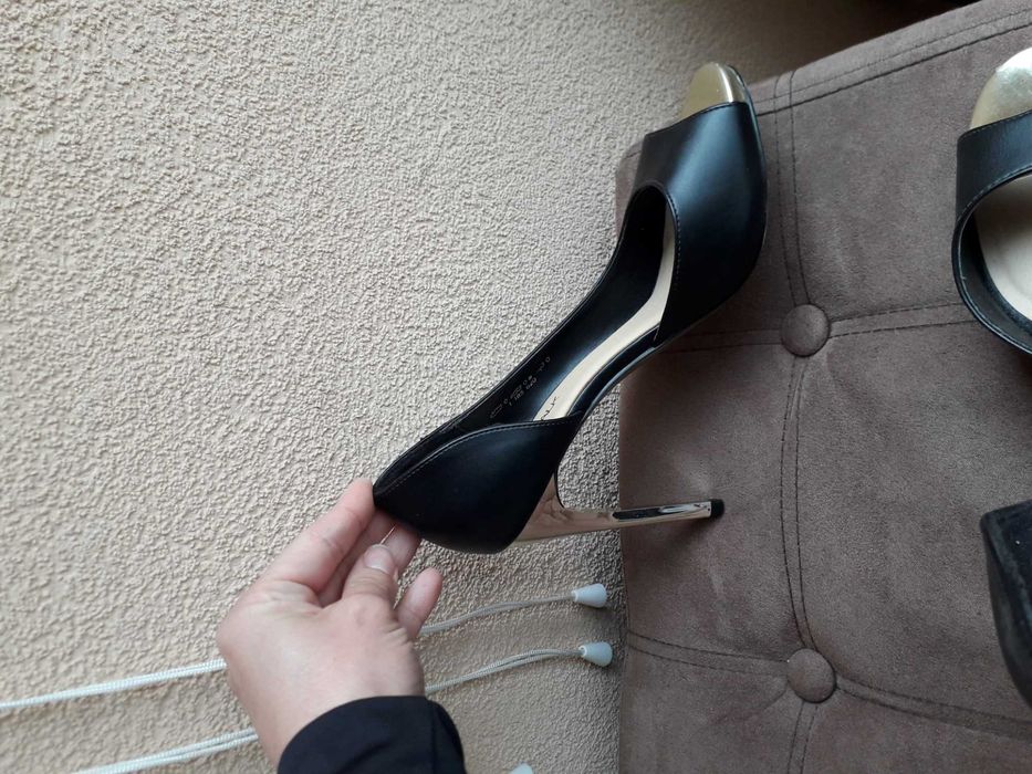 Дамски обувки с висок ток