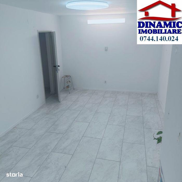 Spatiu comercial, ultracentral, 300 eur/lunar
