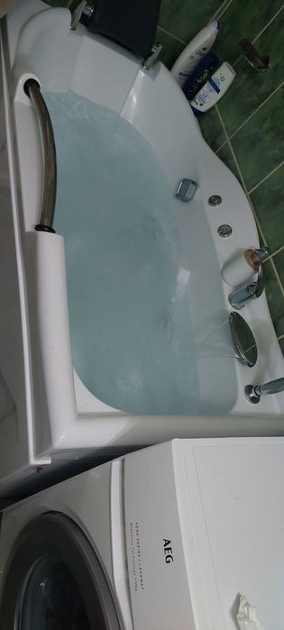 Vand vana cu hidromasaj