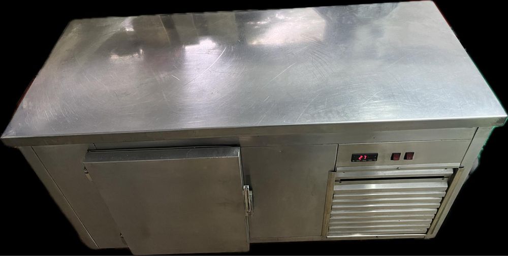 Хладилна маса за зеведение