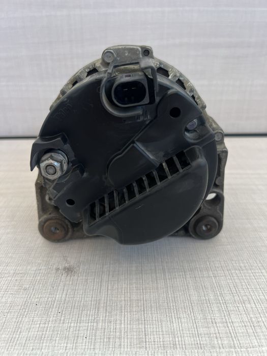 Алтеранатор/динамо Valeo 90A VW AG