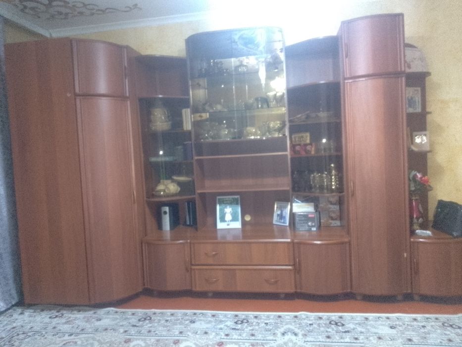 Стол 4 орындығы мен және стенка уголок