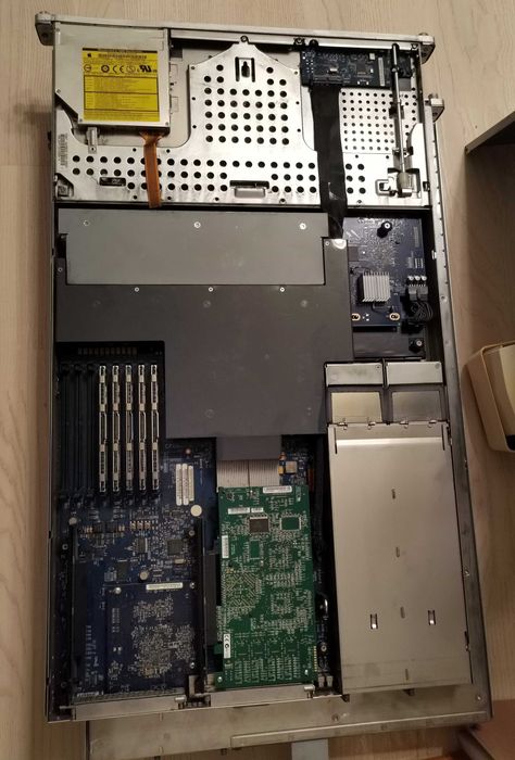 Server Apple Xserve Xeon 2.0 Quad Core A1196 EMC 2107 cu 4 Gb ram