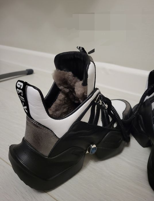 кроссовки женские