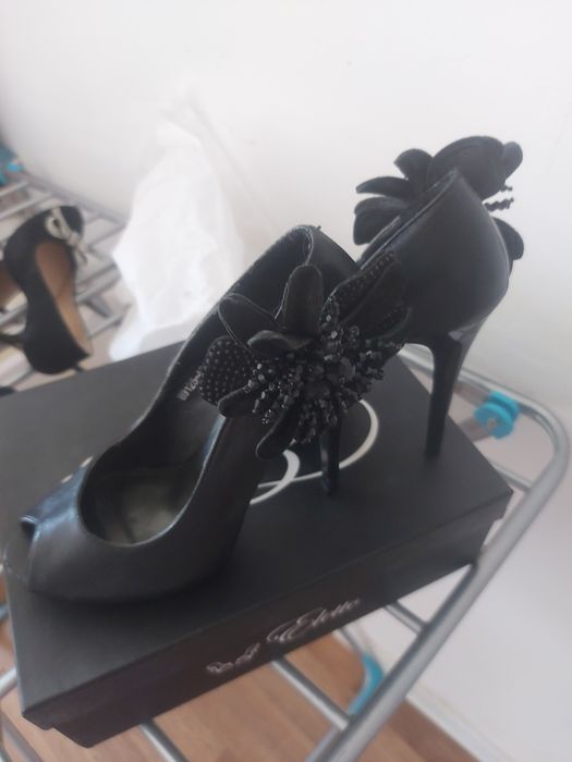 Туфельки  новую  продаются