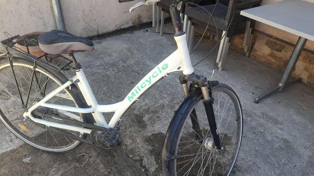 Bicicletă de oraș / damă Milcycle, roți 26/28 inch, albă, cu suspensie