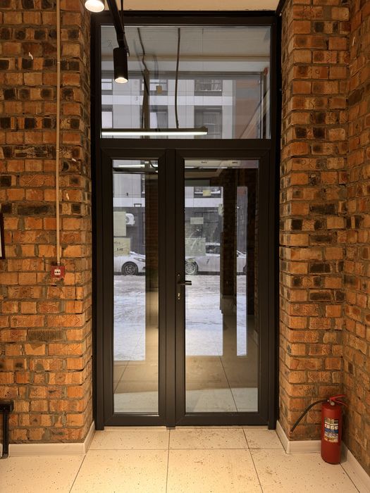 Пластиковые двери , алюминиевые двери