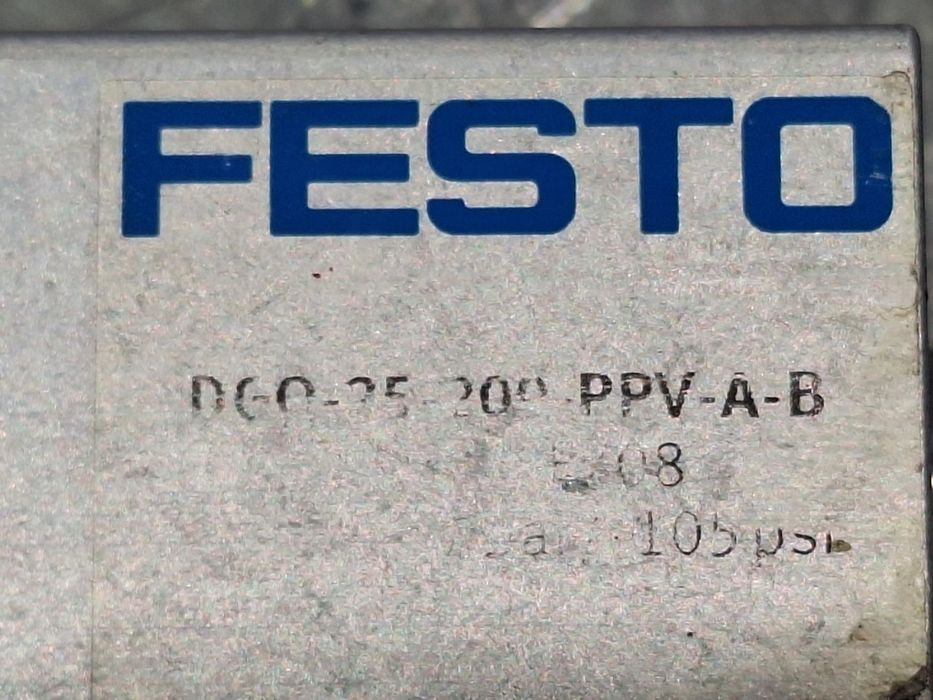 Линеен пневматичен цилиндър FESTO
