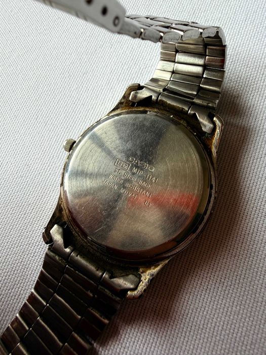 Стари кварцови часовници Q&Q и Casio MTP-1141