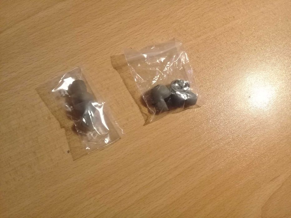 продам амбишюры для наушников абсолютно новые 2 упаковки