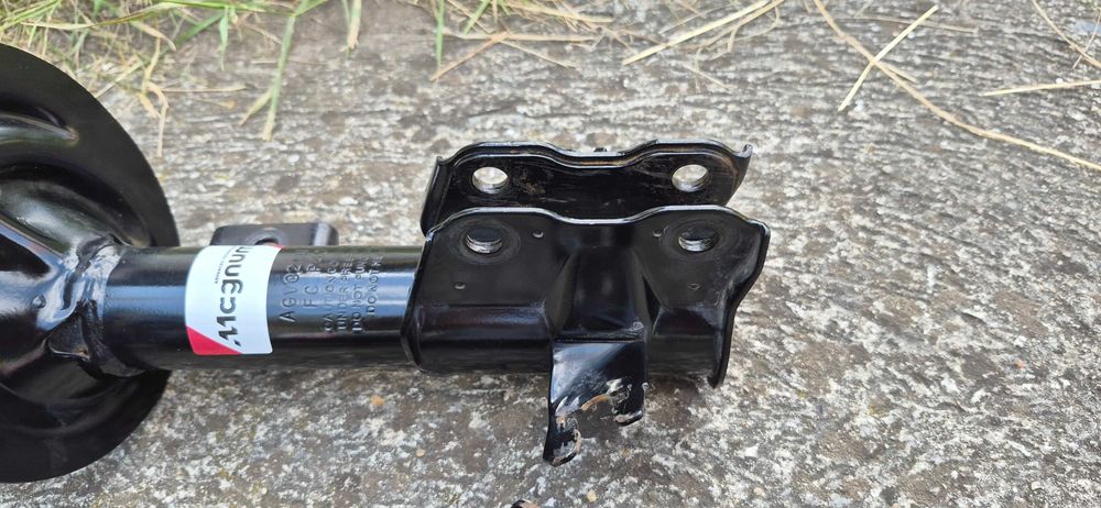 Amortizoare față Volvo S40 / V40 – Magnum Technology AGV021MT