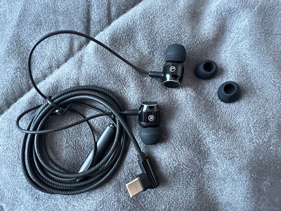 Чисто нови слушалки