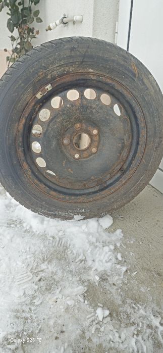 Vând anvelopă  Michelin cu jantă