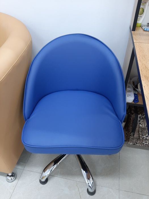 Продам срочно кресла маникюрные 2 шт