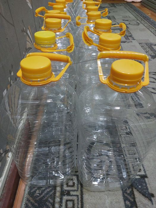 Продам пластиковые бутылки ёмкостью 5 л